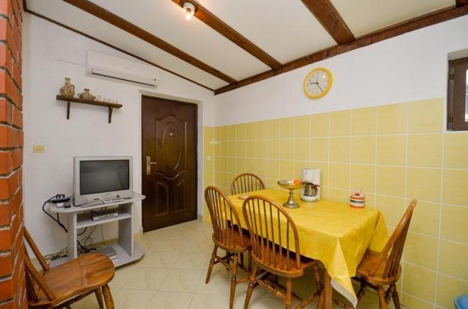 Apartments With A Parking Space Brela, Makarska - 11552 Kültér fotó